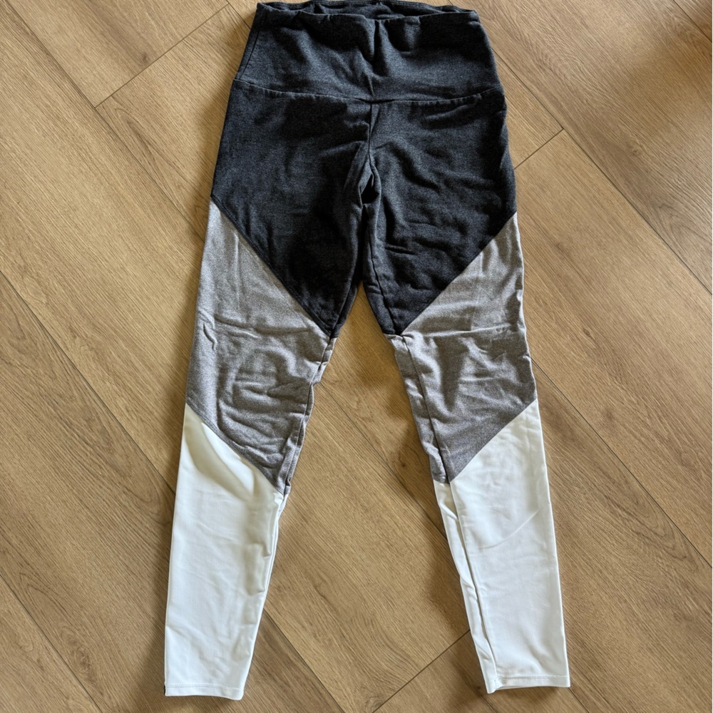 Onzie Black, Gray, White Leggings